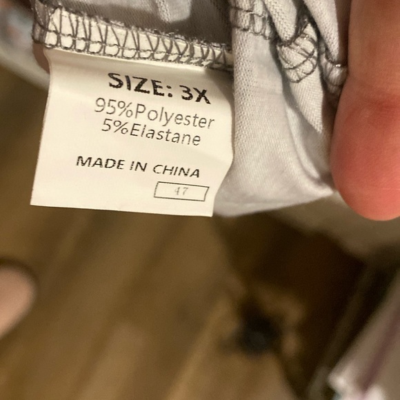 1x Dress - Picture 2 of 4